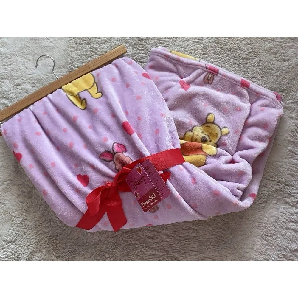 Disney Winnie The Pooh Piglet Hearts Valentines Blanket Soft Throw 60 X 70”‎ NEW